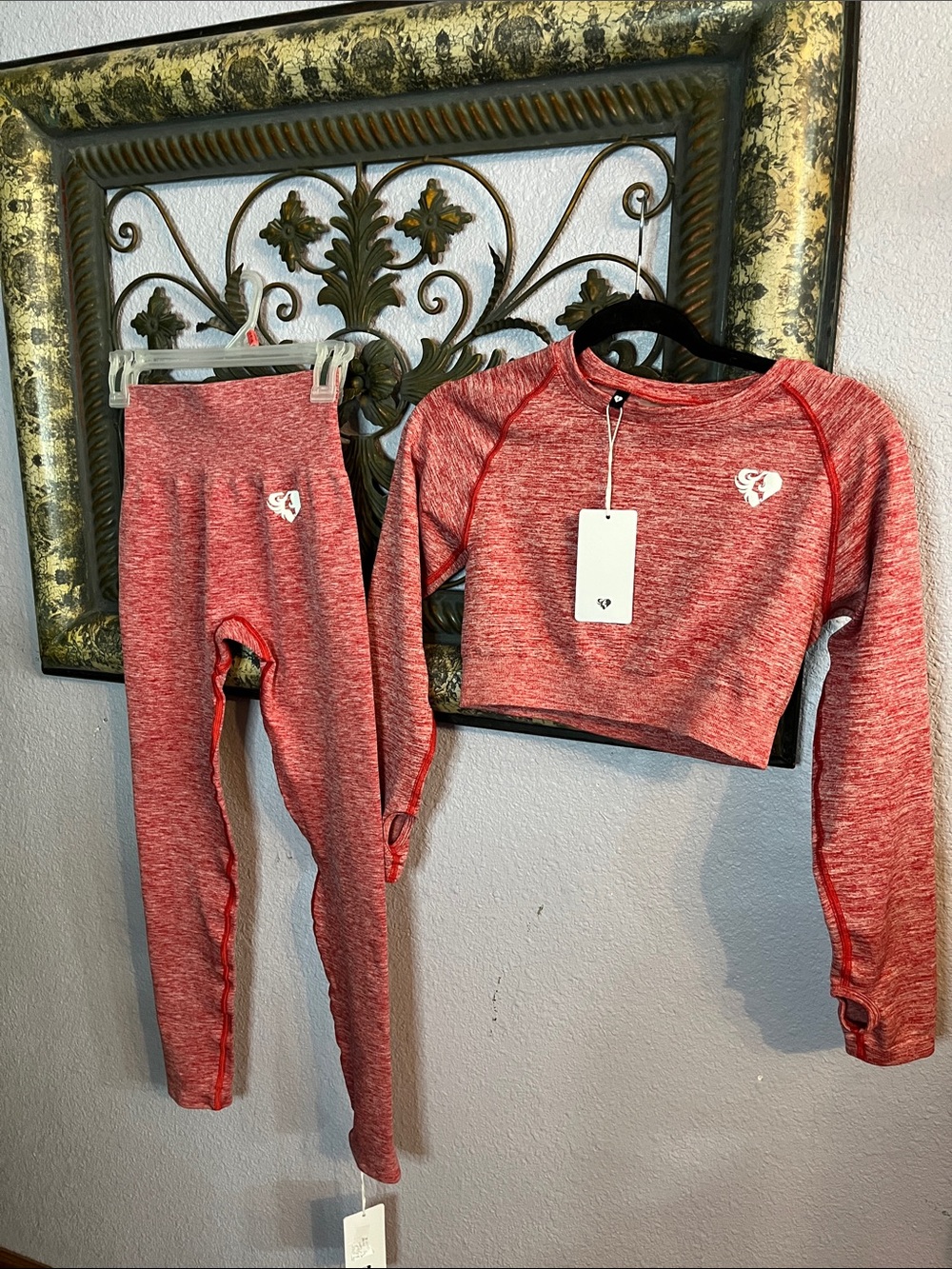 NWT Women’s Best Seamless Heathered Red Women's Active Joggers and Crop Top Set
